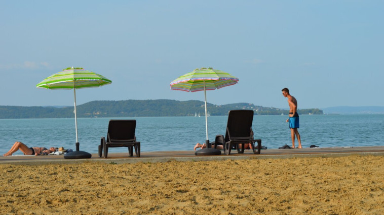 „A balatonföldvári Nyugati strand fejlesztése – 2022”