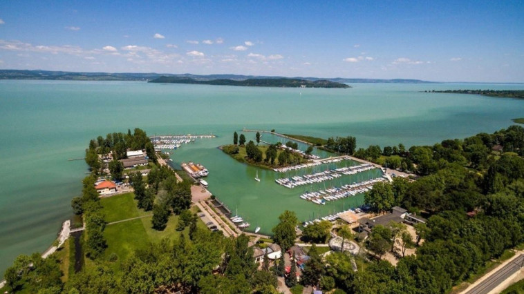 ​A FÖLDVÁRI KIKÖTŐ FEJLESZTÉSE MELLETT SZAVAZOTT A VÁROS POLGÁRMESTERE A BAHART KÖZGYŰLÉSÉN