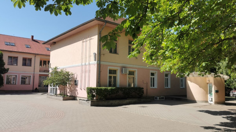 A STRANDOK UTÁN AZ ISKOLA ENERGETIKAI KORSZERŰSÍTÉSÉRE IS SIKERESEN PÁLYÁZOTT A VÁROS