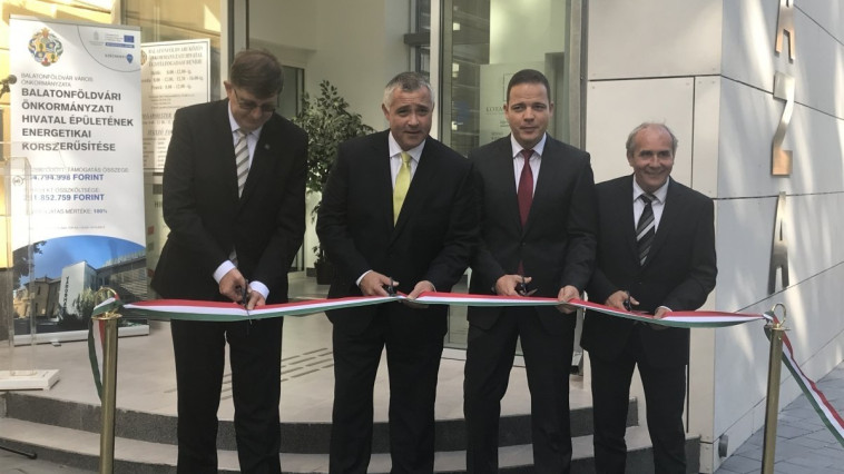 ÁTADTÁK A FELÚJÍTOTT VÁROSHÁZÁT