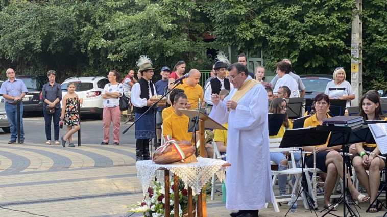 Augusztus 20-Szent István ünnep