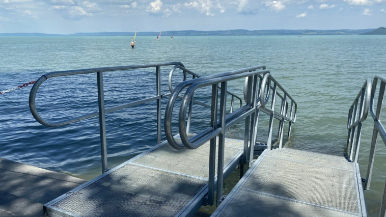 CSILLAGOSAK A STRANDJAINK