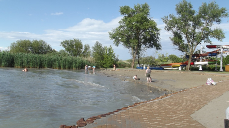 Elkészült a Balaton legújabb fövenystrandja Balatonföldváron