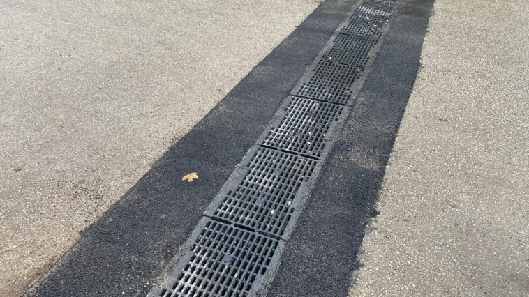 Elkészült a Radnóti utcai rácsos folyóka javítása