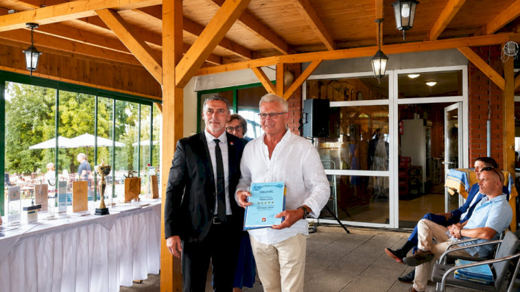 ISMÉTLŐDŐ SIKER FÖLDVÁR STRANDJAINAK