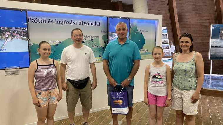 KÉTSZÁZEZREDIK LÁTOGATÓ A KILÁTÓBAN