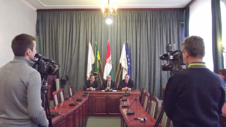 Kormányablak nyílik Balatonföldváron