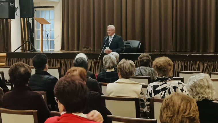 KÖSZÖNET AZ IDŐSEKNEK