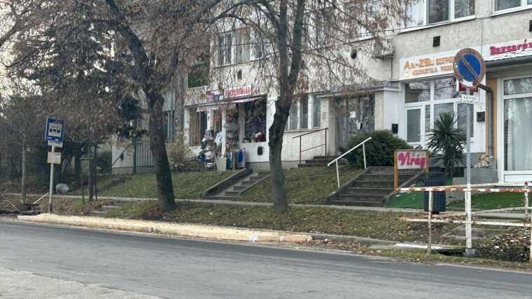 LAKOSSÁGI TÁJÉKOZTATÁS - IDEIGLENES AUTÓBUSZMEGÁLLÓ A KŐRÖSHEGYI ÚTON