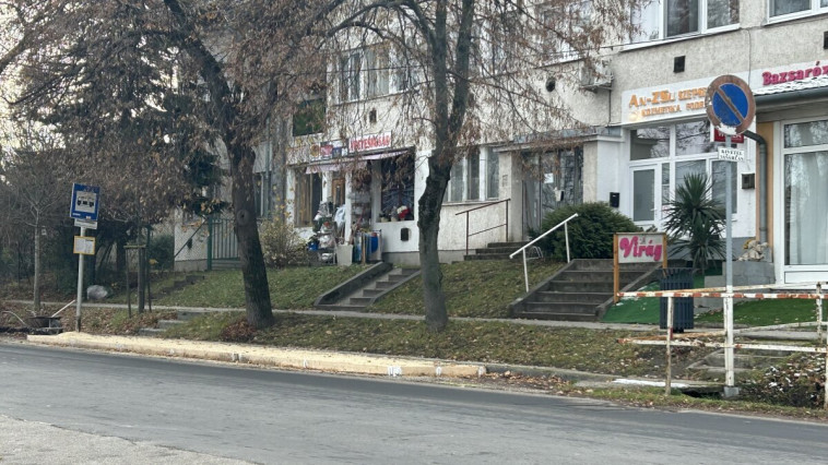 LAKOSSÁGI TÁJÉKOZTATÁS - IDEIGLENES AUTÓBUSZMEGÁLLÓ A KŐRÖSHEGYI ÚTON