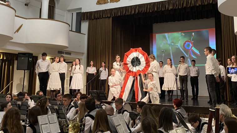 MÁRCIUS 15-ÜNNEPI MEGEMLÉKEZÉS