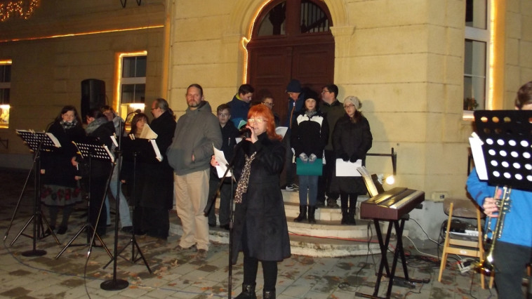 Meggyújtották az I. gyertyát Városunk adventi koszorúján