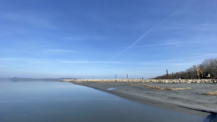 MEGKEZDŐDÖTT A FÖVENY STRAND KIALAKÍTÁSÁNAK ELŐKÉSZÍTÉSE A NYUGATI STRANDON