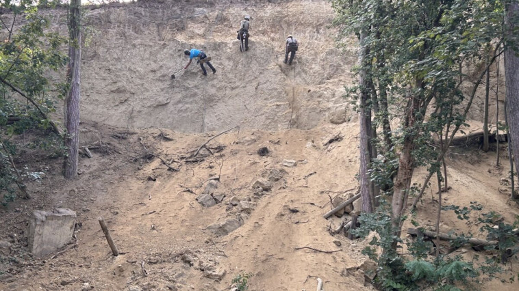 Megkezdődtek munkálatok a Kemping utcai partfalnál