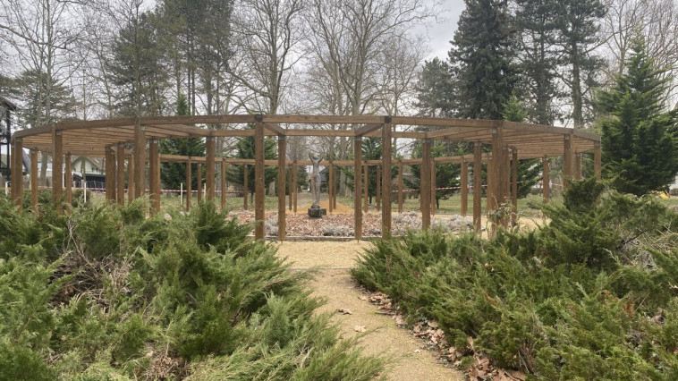 MEGÚJUL A SCHILHÁN PARK