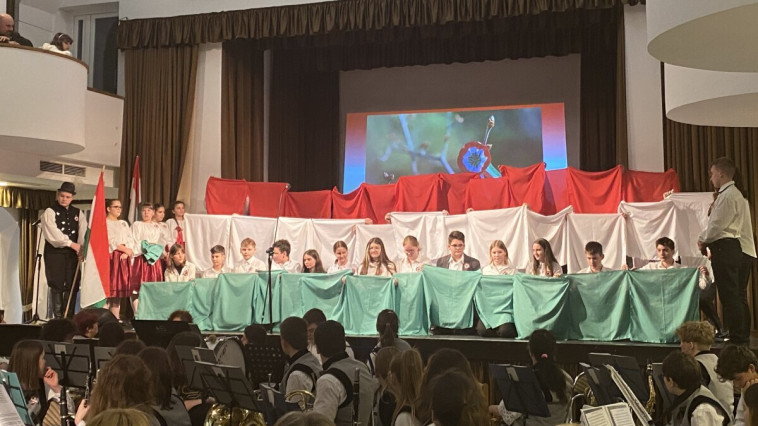 ÖSSZEFOGÁS ÉS EGYSÉG