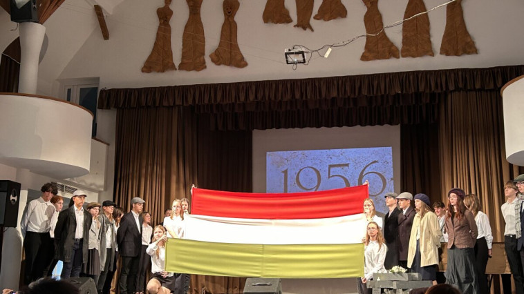 TISZTELGÉS AZ 1956-os FORRADALOM ÉS SZABADSÁGHARC HŐSEI ELŐTT