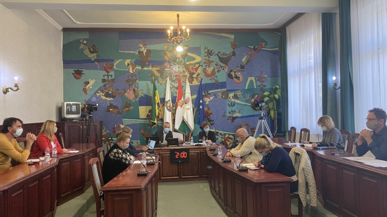 TÍZEZER FORINT A HELYI NYUGDÍJASOKNAK- RENDELET RÖGZÍTI AZ IDŐSEKNEK JÁRÓ ÉVENKÉNTI TÁMOGATÁST