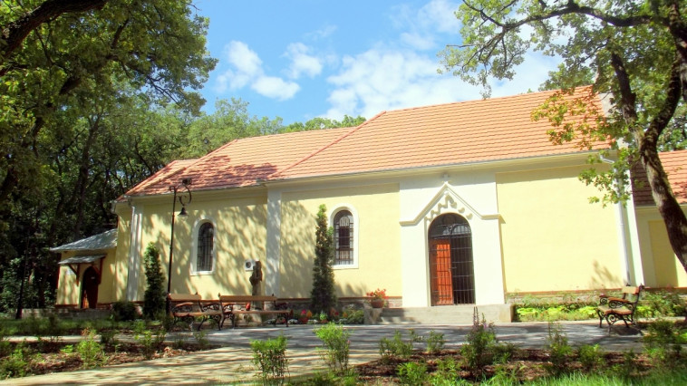 Újraszentelték a megújult balatonföldvári Kármelhegyi Boldogasszony kápolnát